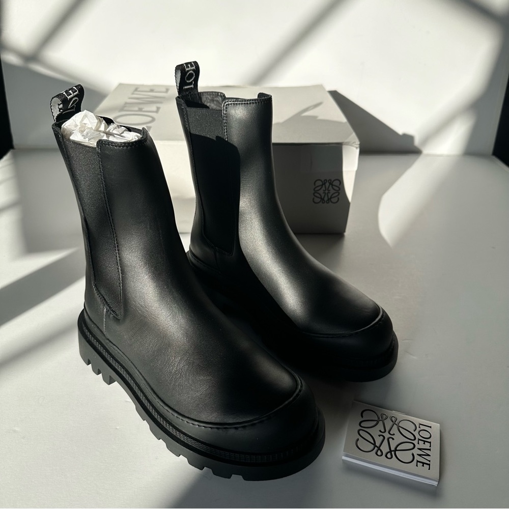Loewe Chelsea Boots Black Leather Back Logo Pull
